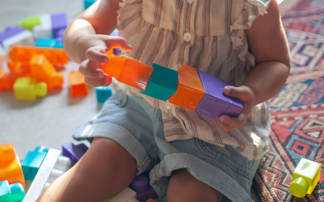 What Is the Difference Between Structured and Unstructured Play?